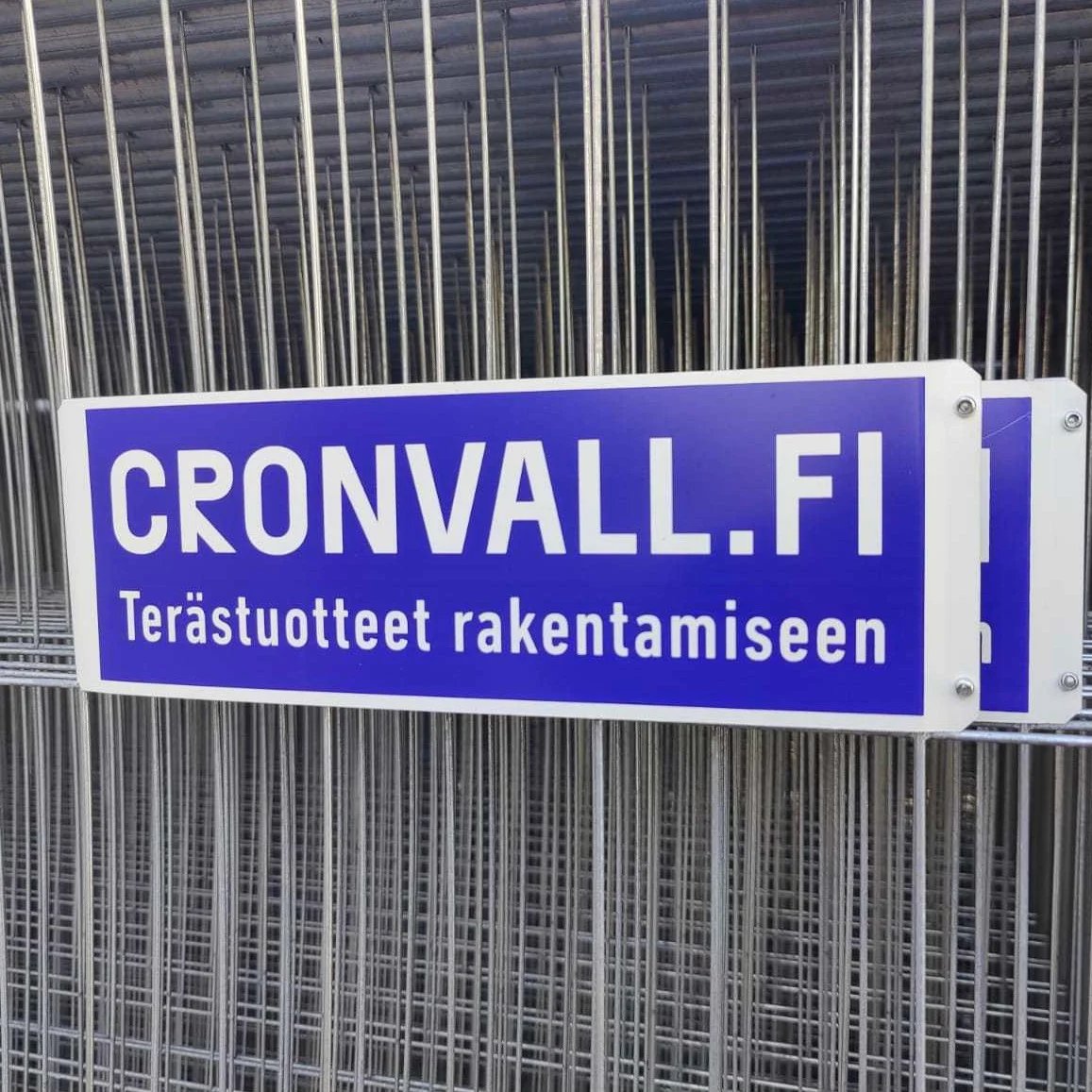 Tuotteemme kulkeutuvat mutkattomasti kiinteällä rahdilla